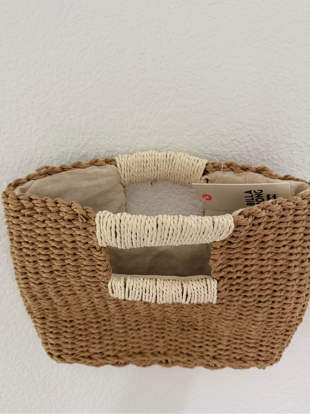 BILLABONG Natural Straw Clutch with Contrasting Cream Wrapped Handles - Picture 4 of 8